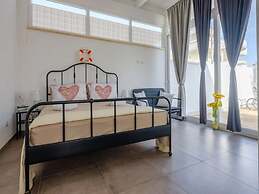 Relais Torre Chianca With Climate, Parking, Wi-fi & Panoramic Rooftop