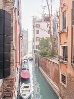 Venice Grand Canal Style Apt 1 - Locz