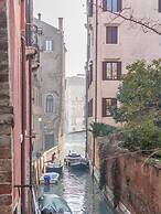 Venice Grand Canal Style Apt 1 by Wonderful Italy