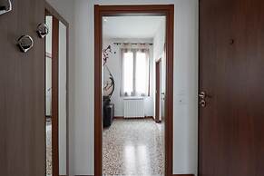 Venice Grand Canal Style Apt 3 by Wonderful Italy