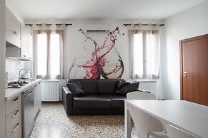 Venice Grand Canal Style Apt 3 by Wonderful Italy