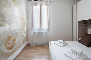 Venice Grand Canal Style Apt 3 by Wonderful Italy