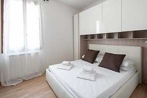 Venice Grand Canal Style Apt 3 by Wonderful Italy