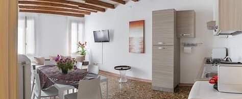 Accademia Charm 4 by Wonderful Italy