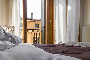 Accademia Charm 4 by Wonderful Italy