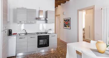 Accademia Charm 3 by Wonderful Italy