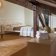 Accademia Charm 5 by Wonderful Italy