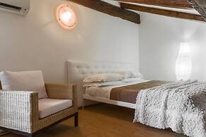 Accademia Charm 5 by Wonderful Italy