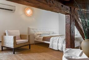 Accademia Charm 5 by Wonderful Italy