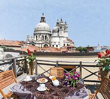 Accademia Charm 5 by Wonderful Italy