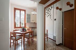 Venice Grand Canal Style Apt 2 by Wonderful Italy