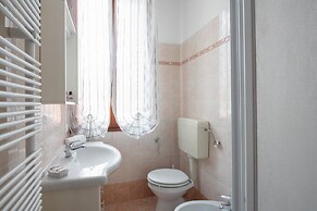 Venice Grand Canal Style Apt 2 by Wonderful Italy