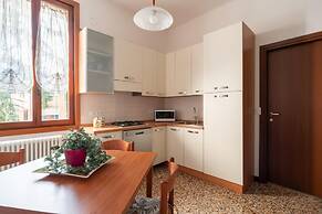 Venice Grand Canal Style Apt 2 by Wonderful Italy