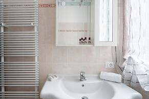 Venice Grand Canal Style Apt 2 by Wonderful Italy