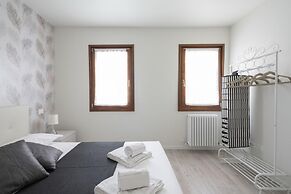 San Marco Style Canal View Apt 1 by Wonderful Italy