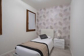 San Marco Style Canal View Apt 1 by Wonderful Italy