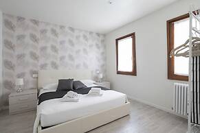 San Marco Style Canal View Apt 1 by Wonderful Italy