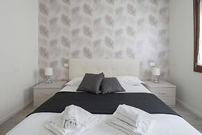 San Marco Style Canal View Apt 1 by Wonderful Italy