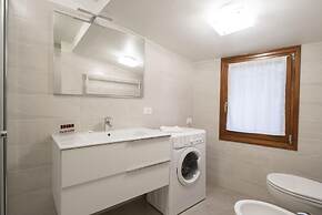 San Marco Style Canal View Apt 1 by Wonderful Italy