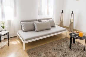 Accademia Charm 6 by Wonderful Italy