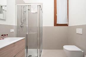 Accademia Charm 6 by Wonderful Italy