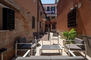 Herion Palace Apt 5 by Wonderful Italy