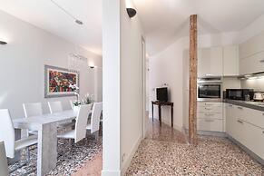 Best Rialto Palace 2 by Wonderful Italy