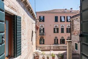 Best Rialto Palace 2 by Wonderful Italy