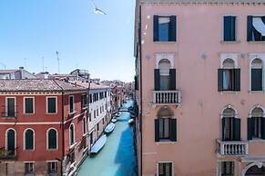 Best Rialto Palace 2 by Wonderful Italy