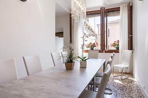 Best Rialto Palace 2 by Wonderful Italy