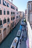 Best Rialto Palace 2 by Wonderful Italy