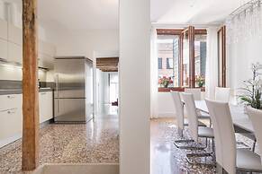 Best Rialto Palace 2 by Wonderful Italy