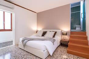 Best Rialto Palace 2 by Wonderful Italy