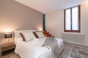 Best Rialto Palace 2 by Wonderful Italy