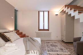 Best Rialto Palace 2 by Wonderful Italy