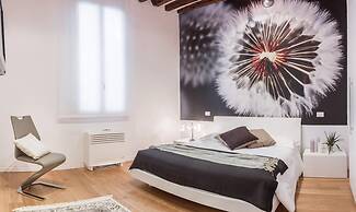 Rialto Project Apartment 2 by Wonderful Italy