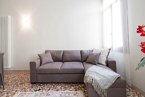 Accademia Charm 2 2 by Wonderful Italy