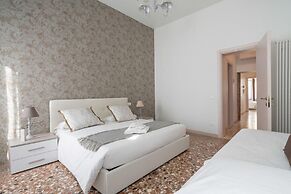 Accademia Charm 2 2 by Wonderful Italy