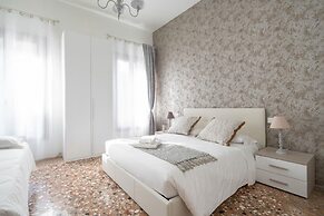 Accademia Charm 2 2 by Wonderful Italy