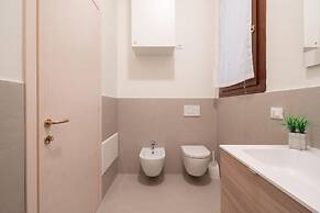 Accademia Charm 2 2 by Wonderful Italy