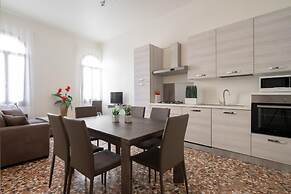Accademia Charm 2 2 by Wonderful Italy