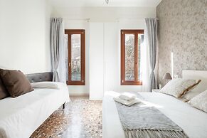 Accademia Charm 2 2 by Wonderful Italy