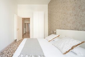 Accademia Charm 2 2 by Wonderful Italy