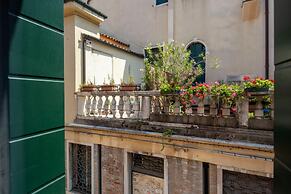 Herion Palace Apt 2 by Wonderful Italy
