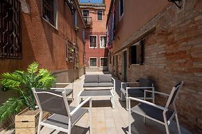Herion Palace Apt 2 by Wonderful Italy