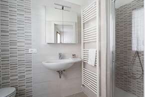 San Marco Style Canal View Apt 2 by Wonderful Italy