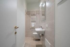 San Marco Style Canal View Apt 2 by Wonderful Italy