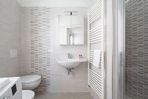 San Marco Style Canal View Apt 2 by Wonderful Italy