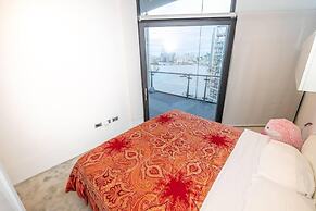 River Side View Luxury Penthouse Apartment