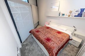 River Side View Luxury Penthouse Apartment